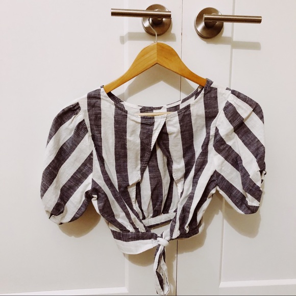 Crop top! - Picture 2 of 2